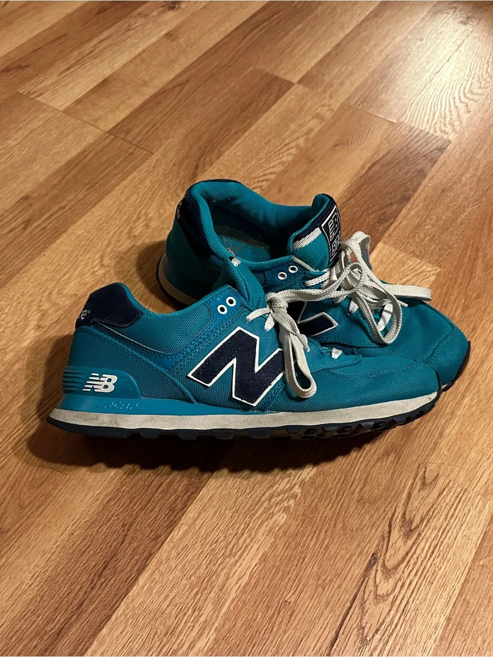 New Balance 574 team women’s size 9